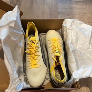 Puma King FG 2023 9.5 men’s (never worn)